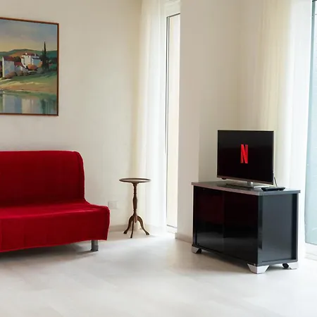 Iris Apartment