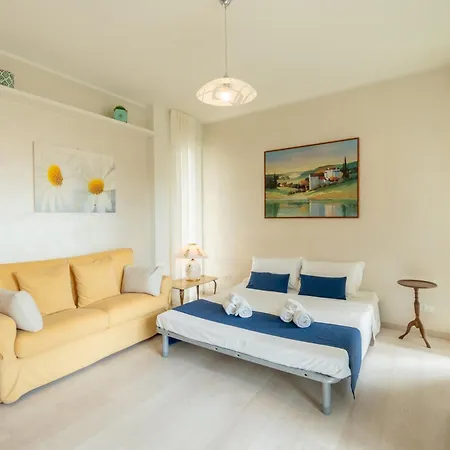 Iris Apartment *
